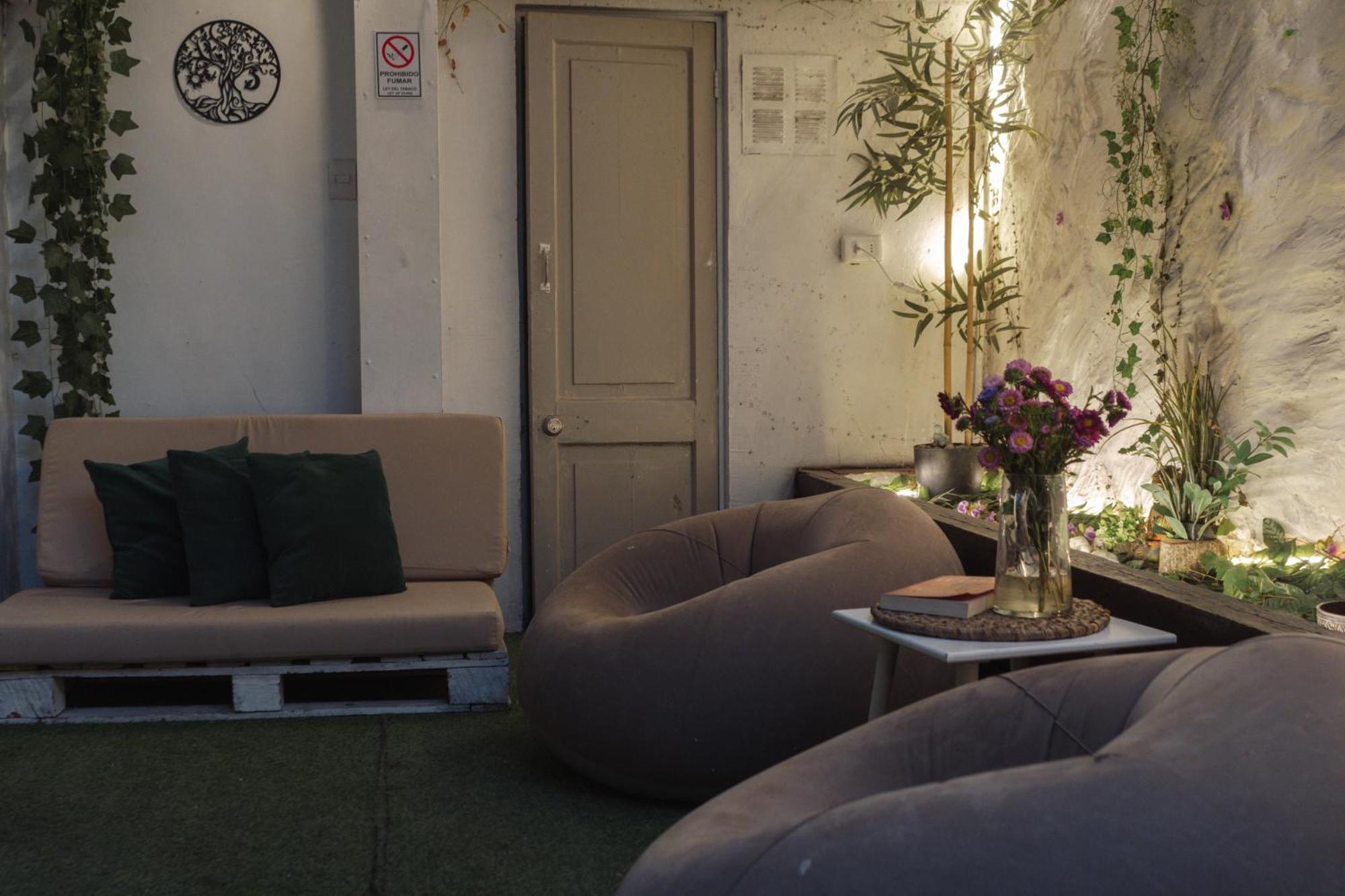 Yogi Hostels Santiago Exterior photo